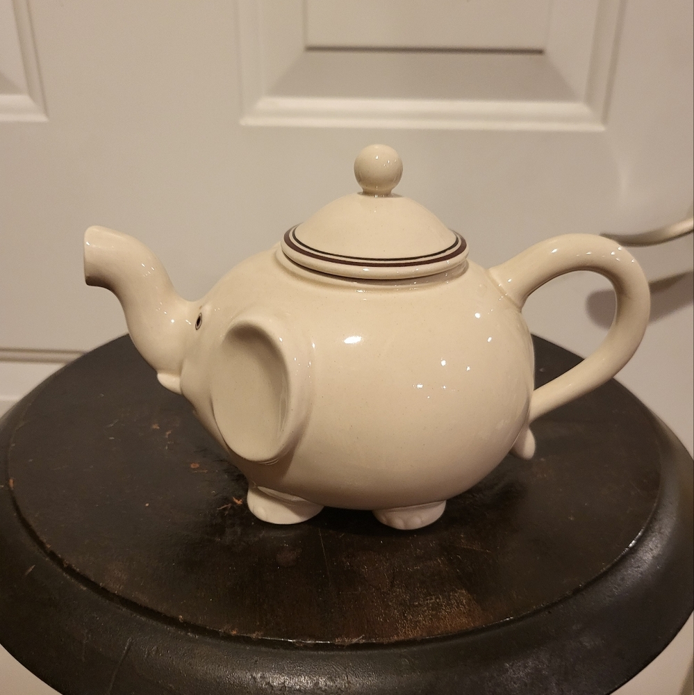 Fitz & Floyd Elephant Porcelain Teapot 1976